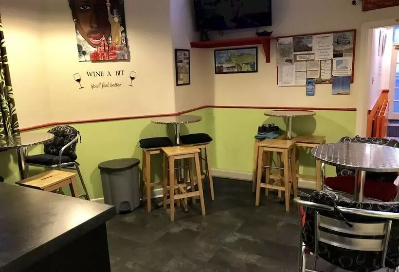 Portrush Holiday Hostel Guesthouse