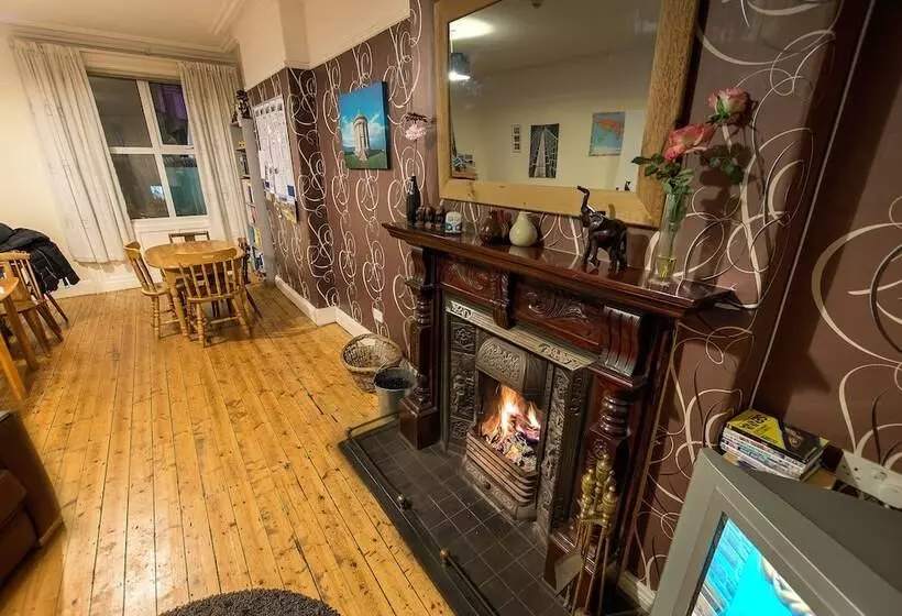 Portrush Holiday Hostel Guesthouse