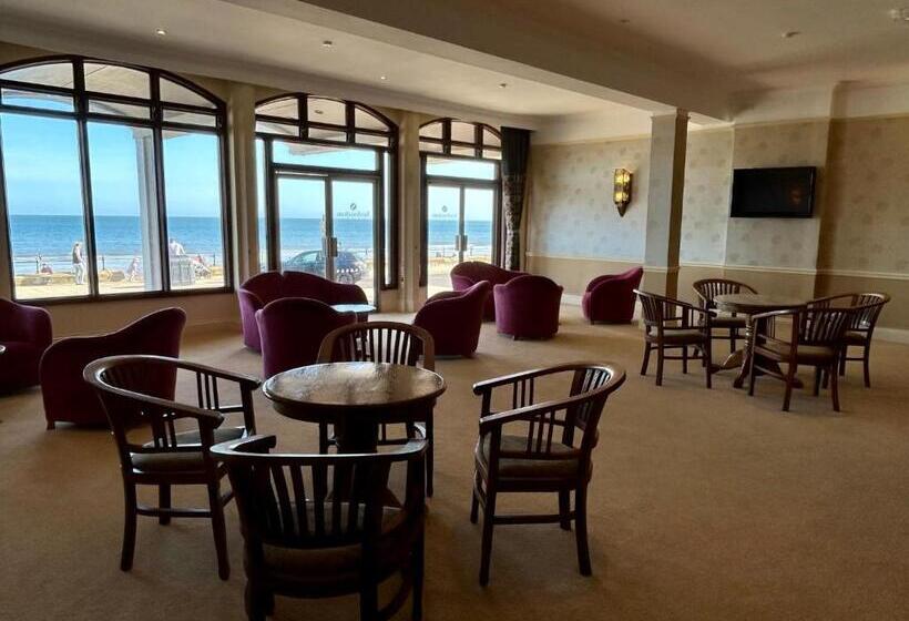 Sandringham Hotel   Seafront, Sandown   Free Car Ferry