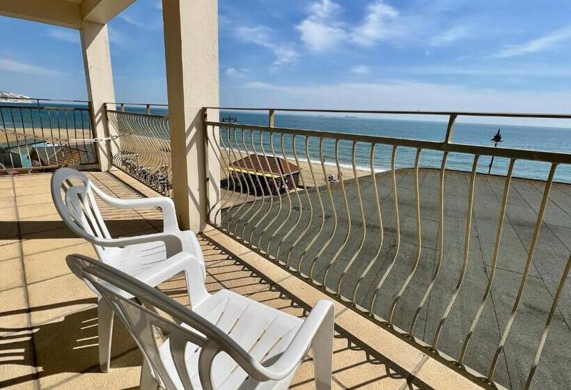 Sandringham Hotel   Seafront, Sandown   Free Car Ferry