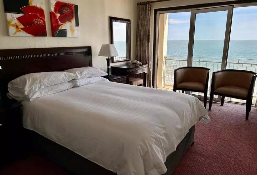 Sandringham Hotel   Seafront, Sandown   Free Car Ferry