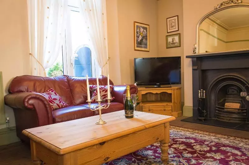 تختخواب و صبحانه Victoria House Room Only Accommodation