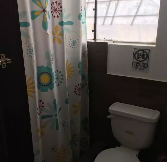 ユースホステル The Backpacker Hostal