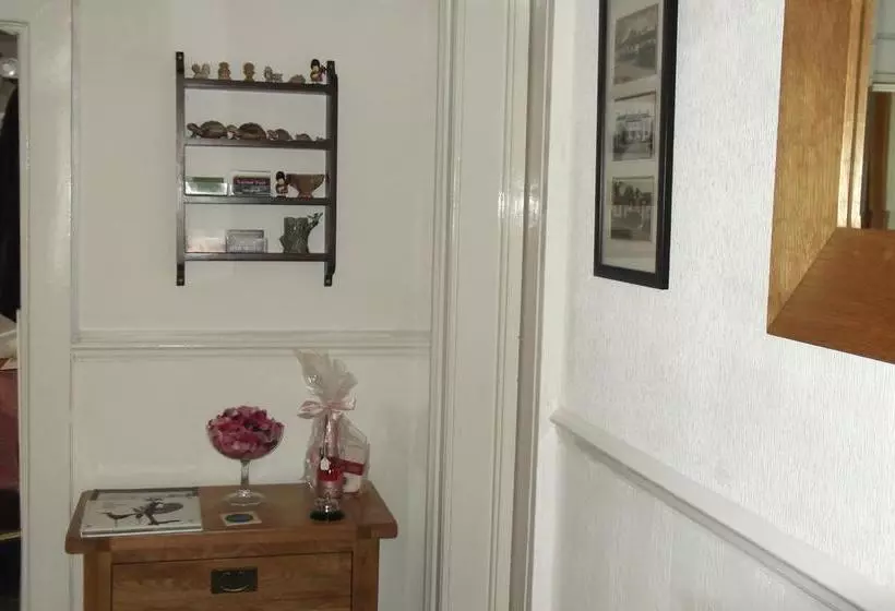 تختخواب و صبحانه Kirkcroft Guest House