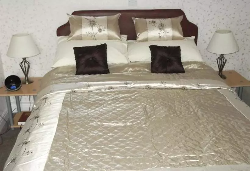 تختخواب و صبحانه Kirkcroft Guest House
