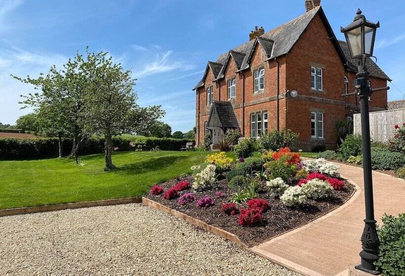 민박 Newcourt Barton