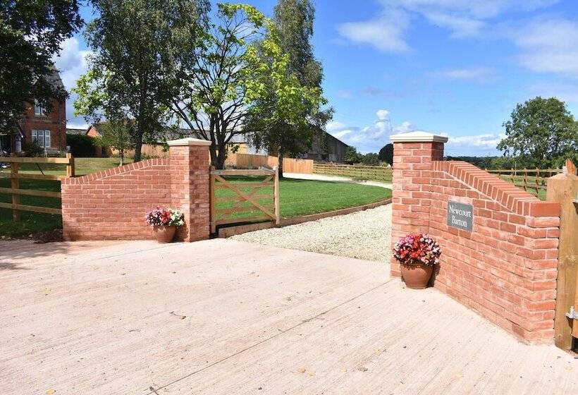 민박 Newcourt Barton