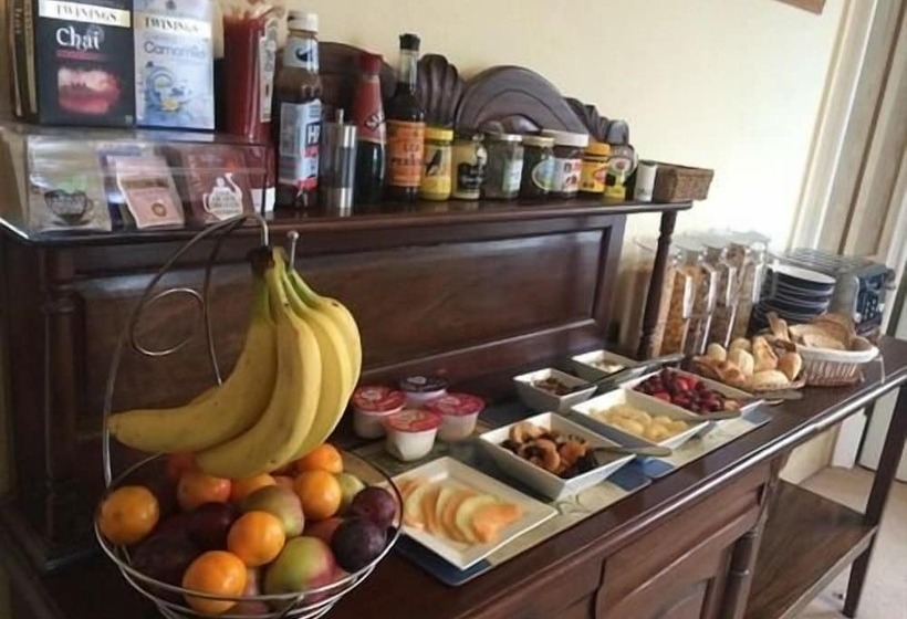 민박 Newcourt Barton