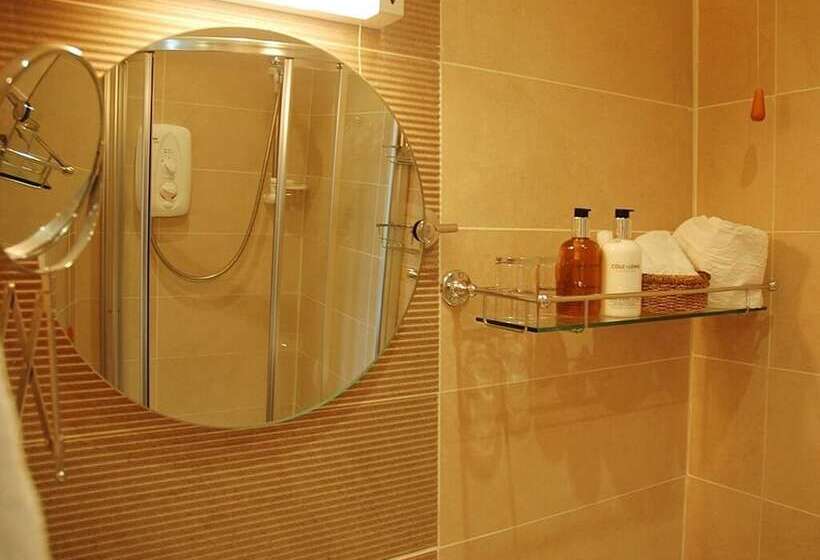 민박 Newcourt Barton