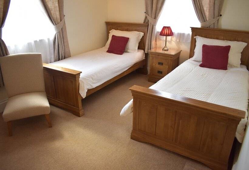 민박 Newcourt Barton