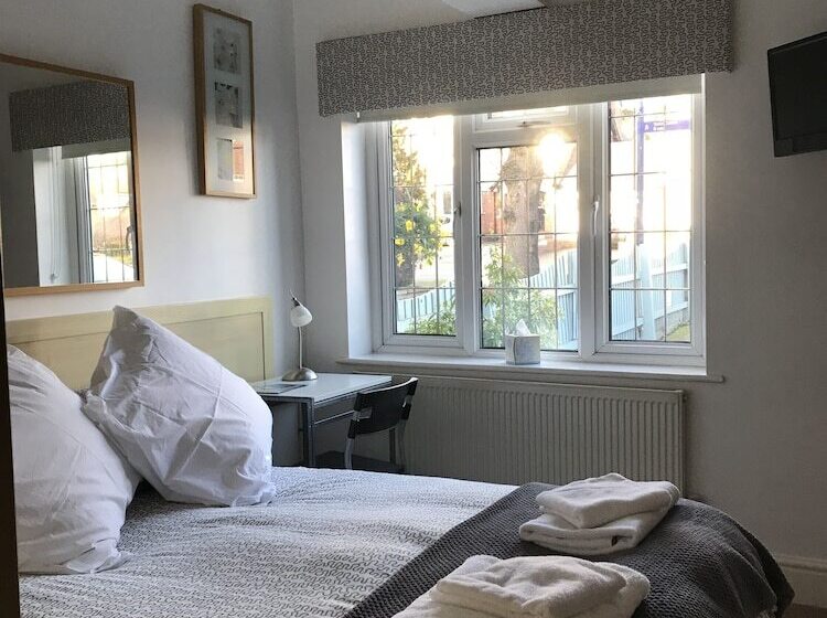 Bed and Breakfast Station Approach