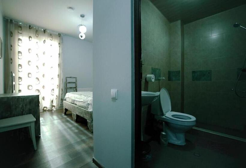 هتل Kutaisi Globus