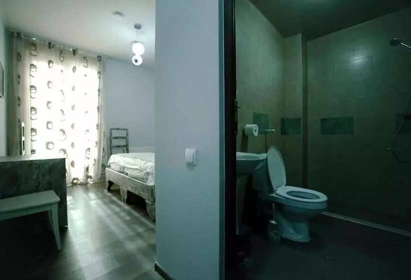 هتل Kutaisi Globus