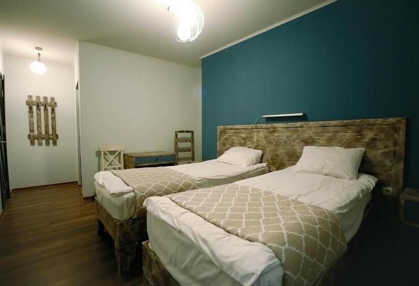 هتل Kutaisi Globus