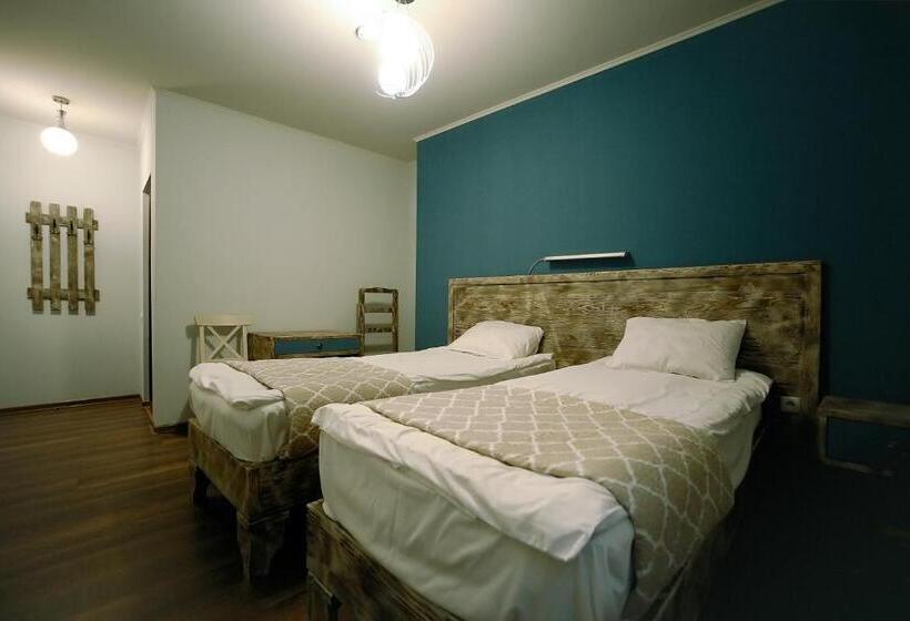 هتل Kutaisi Globus