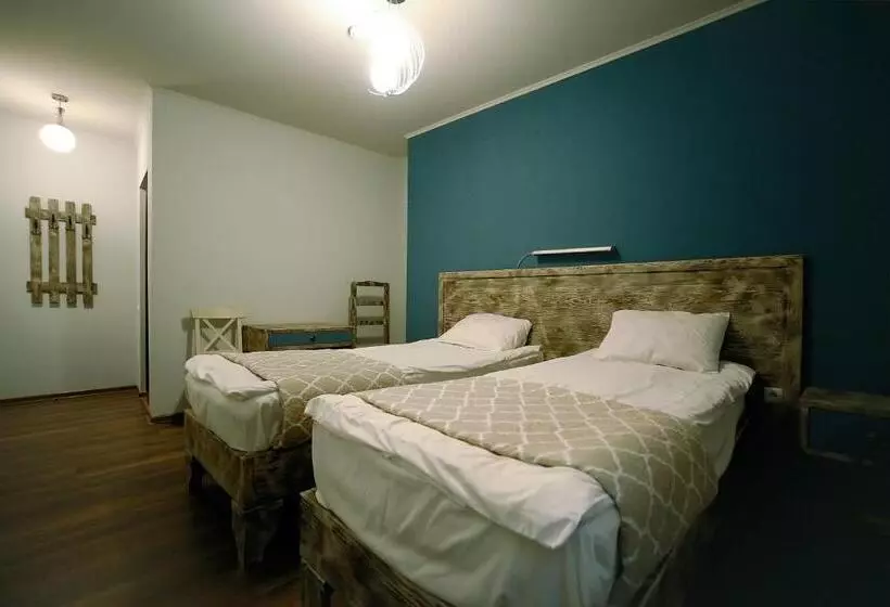 هتل Kutaisi Globus