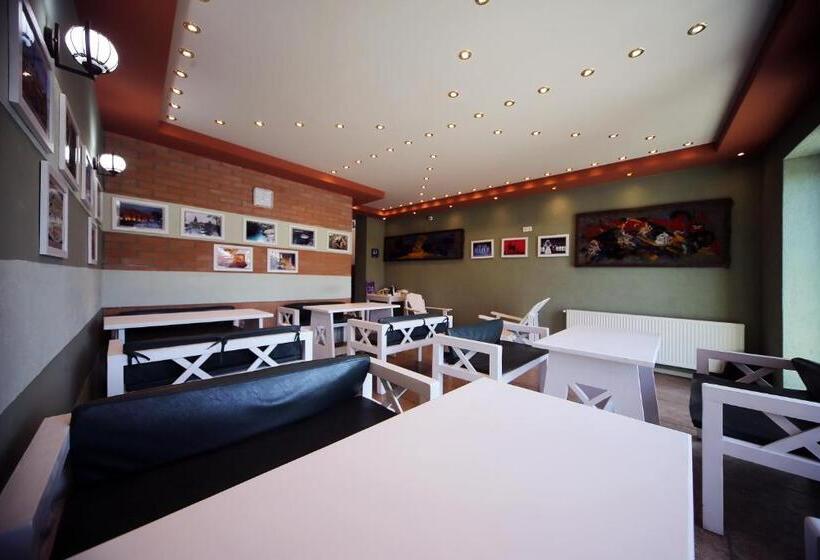 هتل Kutaisi Globus