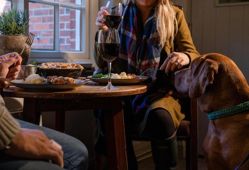 호텔 The George Inn