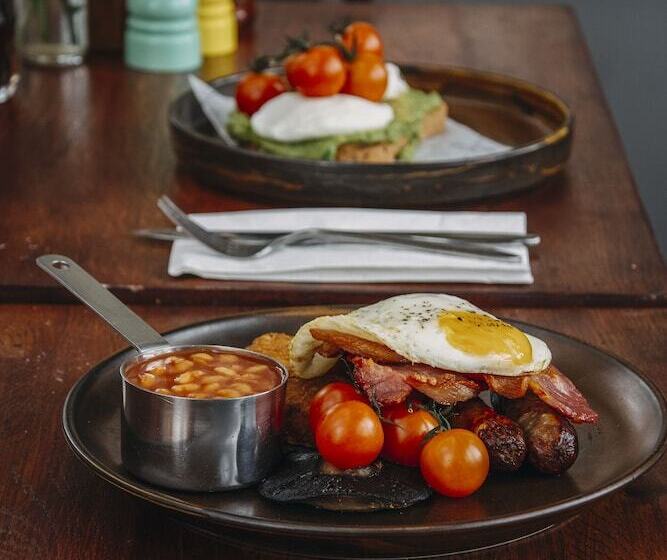 호텔 The George Inn