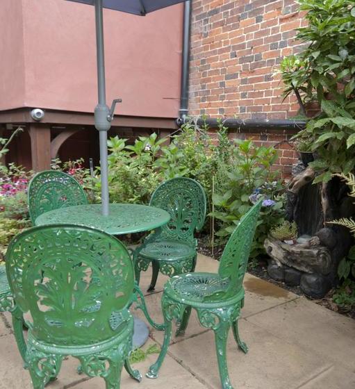 هتل The Lord Lister