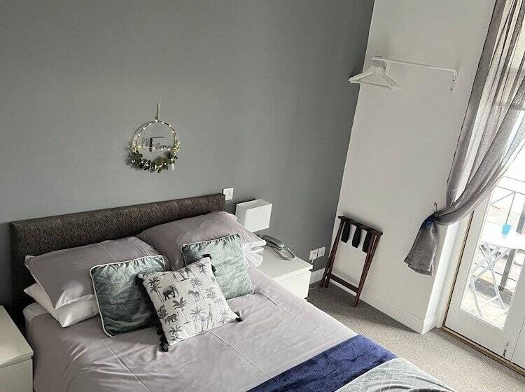 בית מלון כפרי The Sandgate