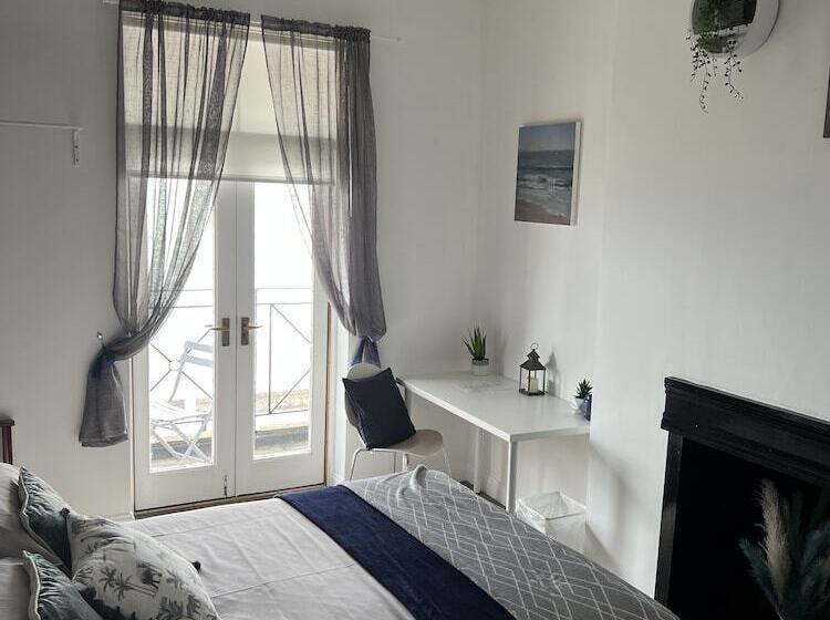 בית מלון כפרי The Sandgate