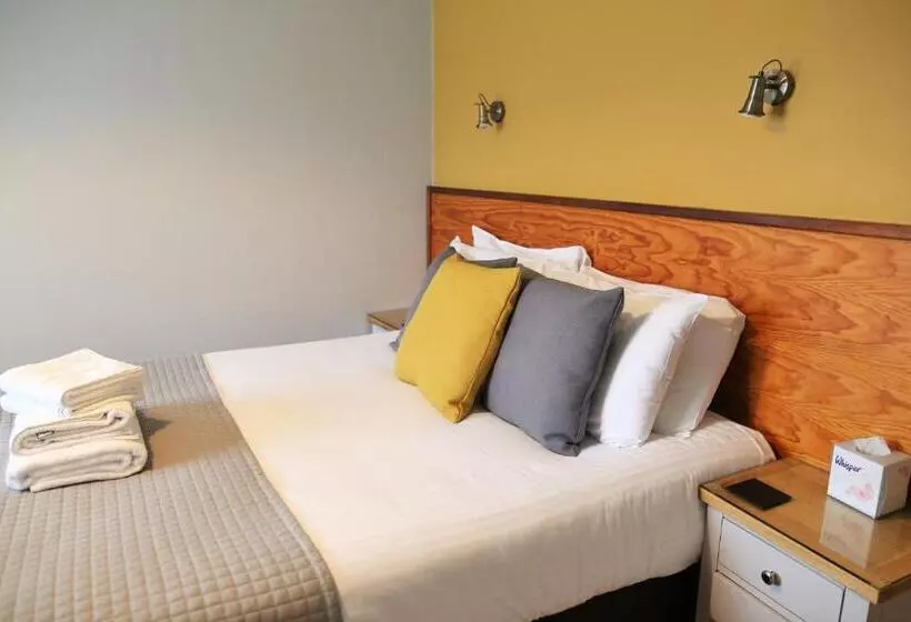 Hotel Tricky S