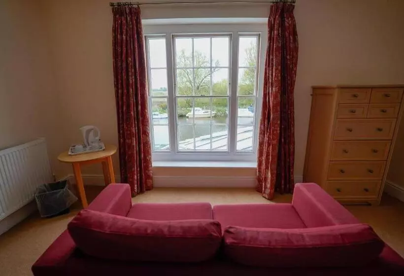 Hotelli Waveney House