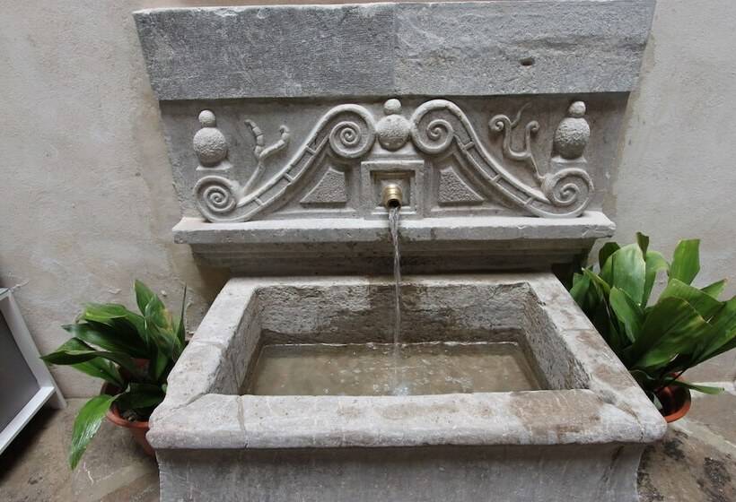 هاستل Mercader De Sedas