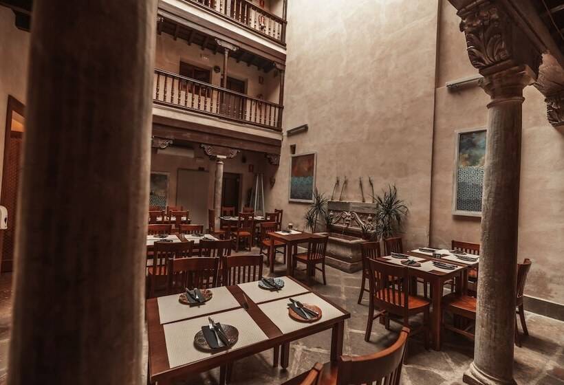 هاستل Mercader De Sedas