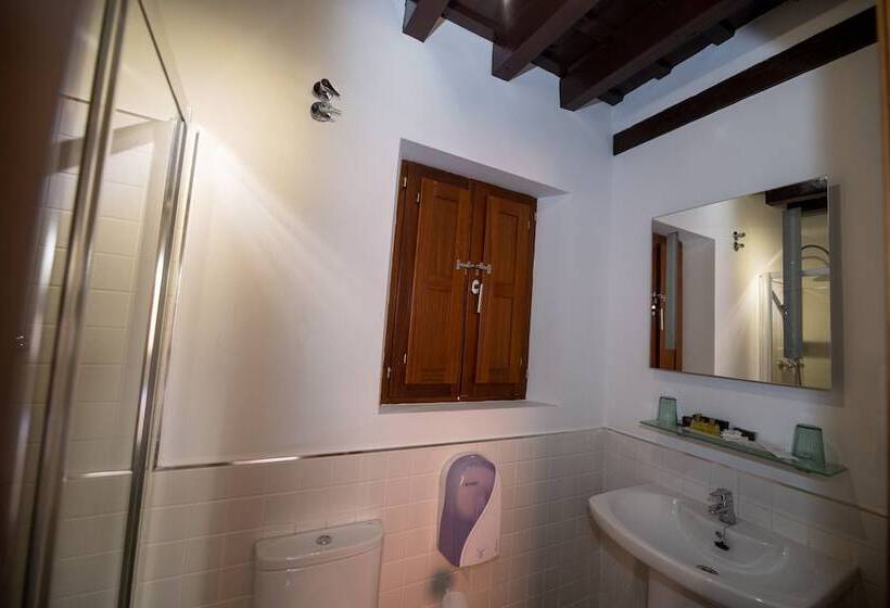 هاستل Mercader De Sedas