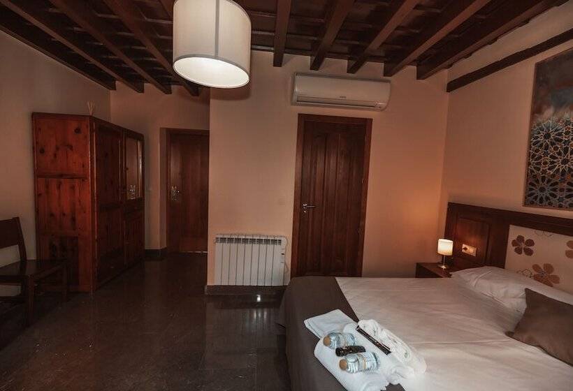 هاستل Mercader De Sedas