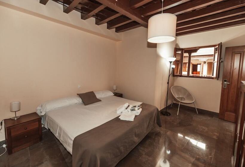 هاستل Mercader De Sedas