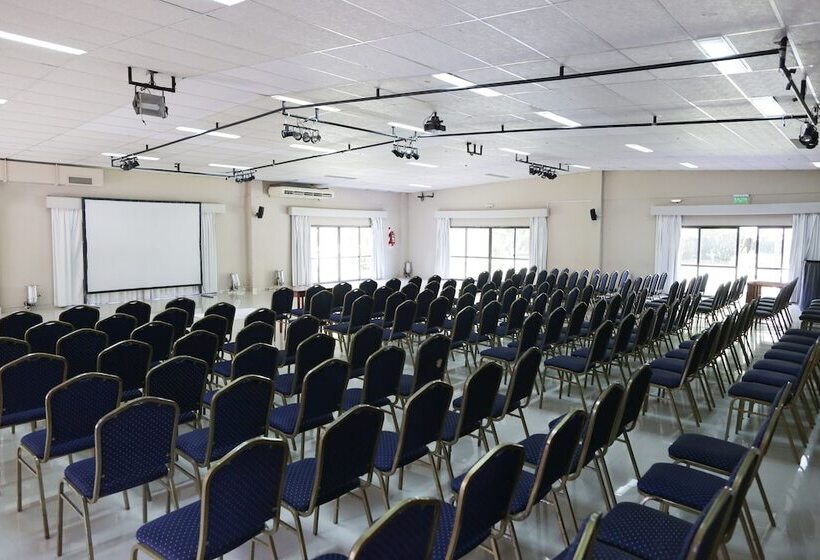 בית מלון כפרי Howard Johnson Resort & Spa Escobar