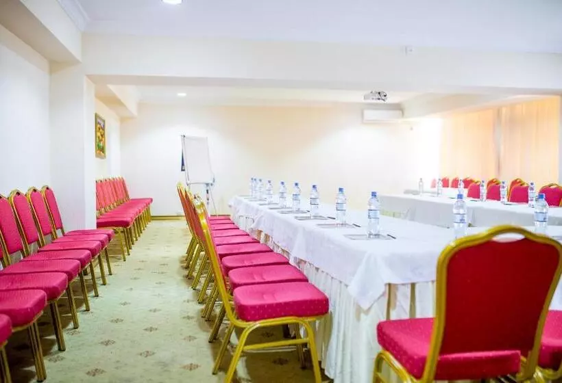 هتل Shymkent Grand