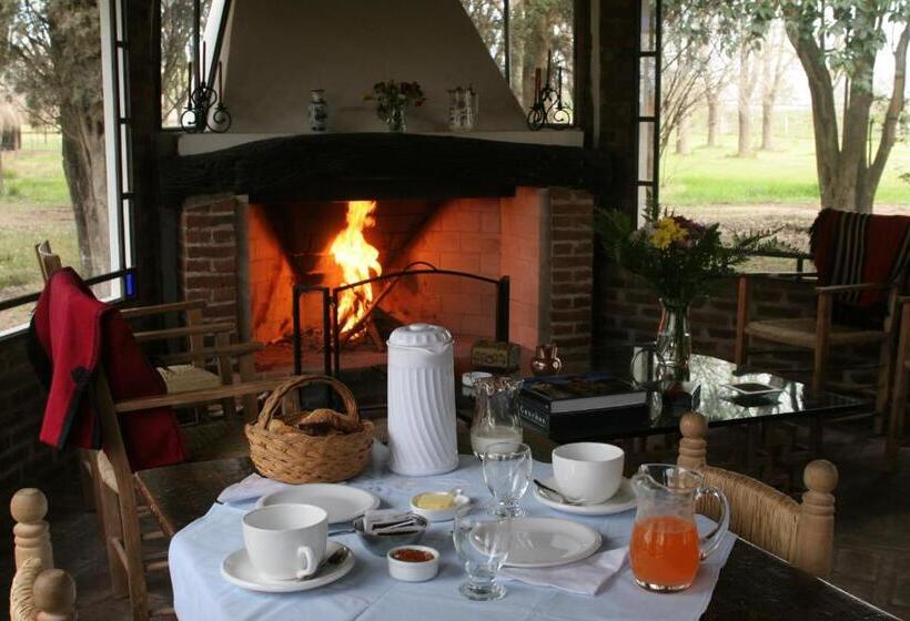 בית מלון כפרי Estancia La Cinacina