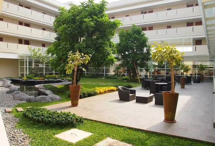 Szálloda Treepark Karawang