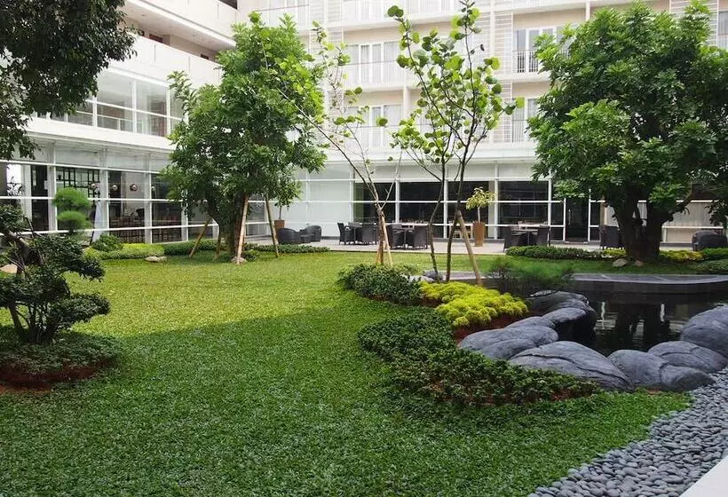 Szálloda Treepark Karawang