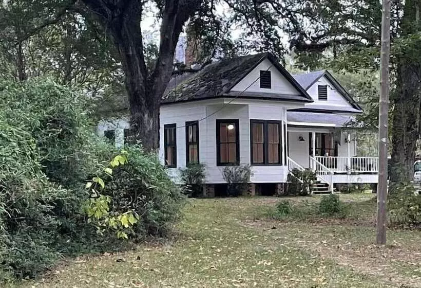 Adelines Bed And Breakfast