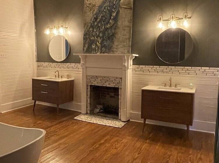 Adelines Bed And Breakfast