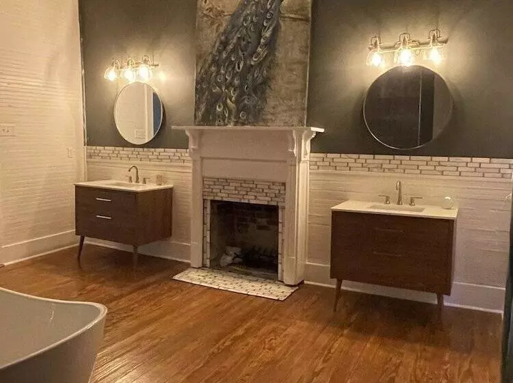 Adelines Bed And Breakfast