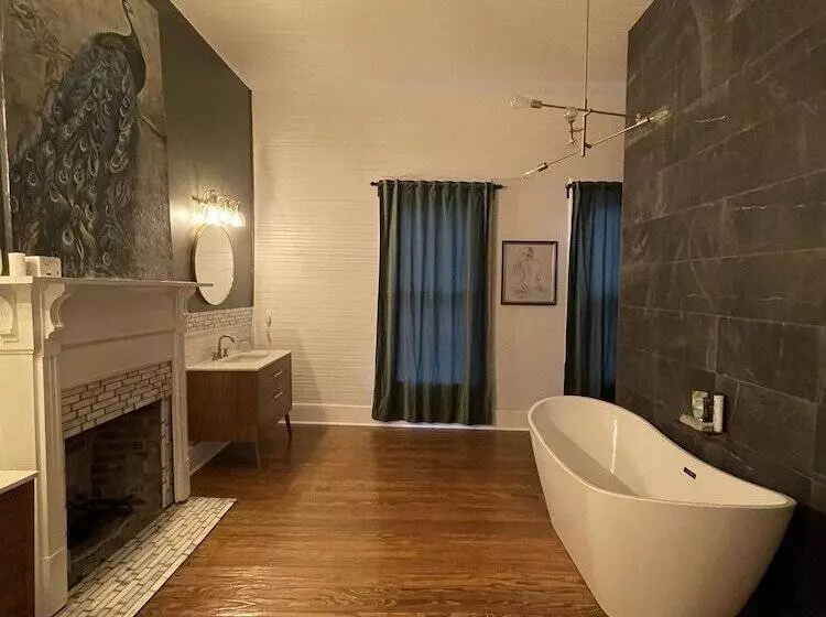 Adelines Bed And Breakfast