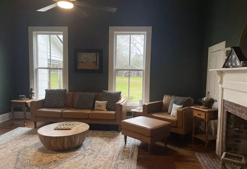 Adelines Bed And Breakfast