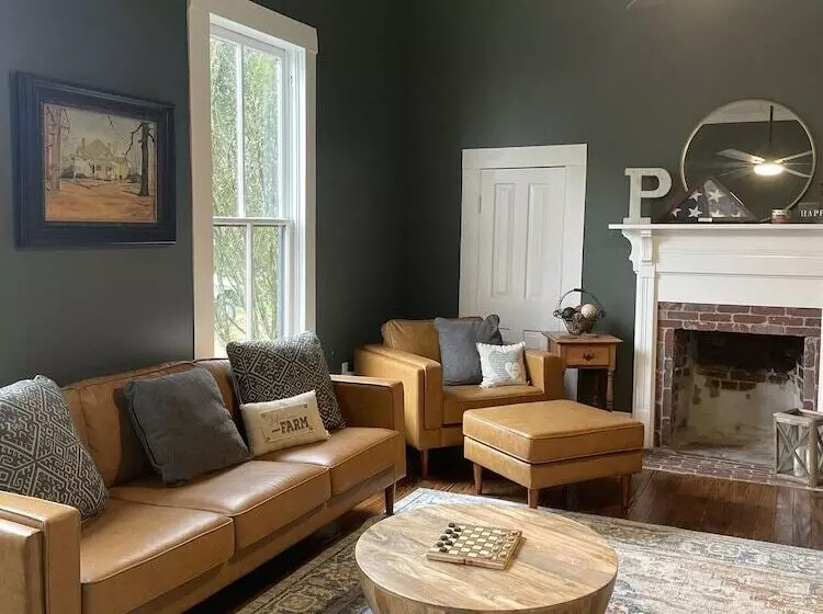 Adelines Bed And Breakfast