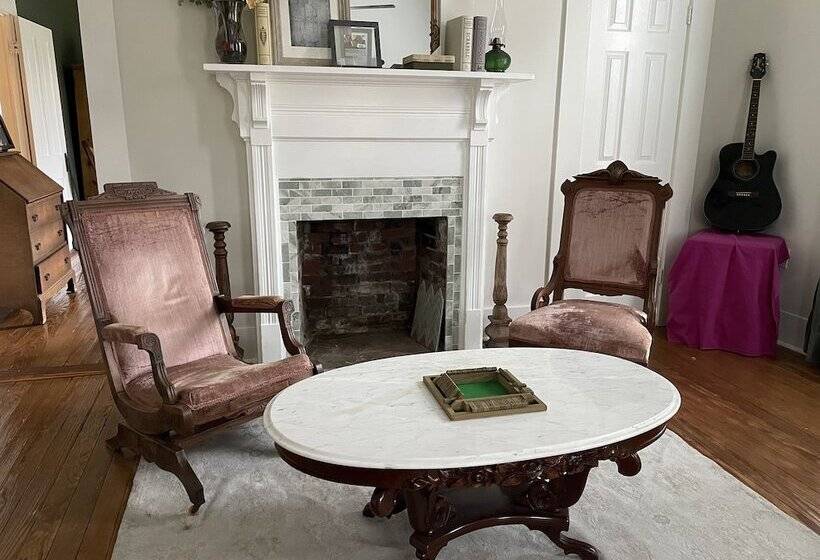 Adelines Bed And Breakfast