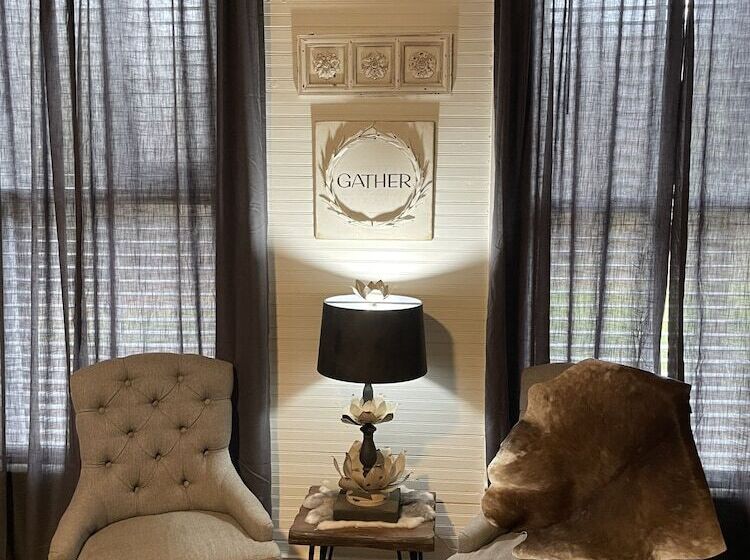 Adelines Bed And Breakfast