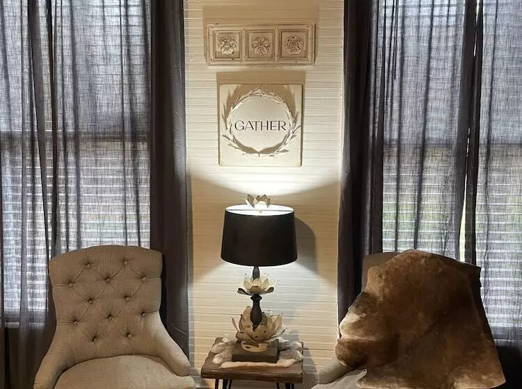 Adelines Bed And Breakfast