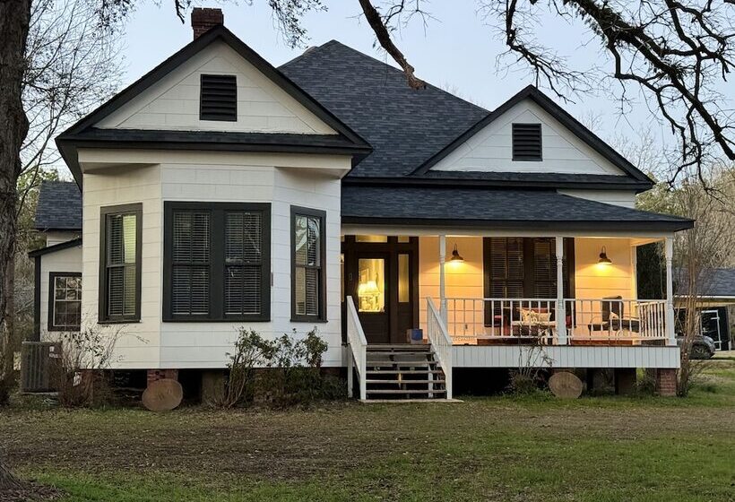 Adelines Bed And Breakfast