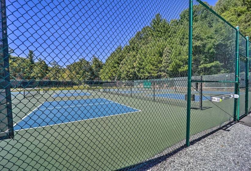 Dog Friendly Newland Cabin W/ Deck + Lake Access!