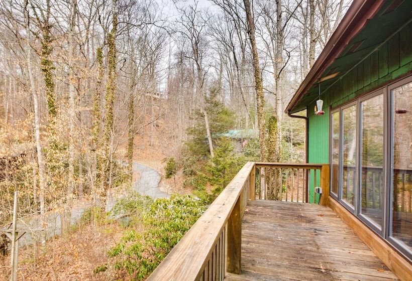 Dog Friendly Newland Cabin W/ Deck + Lake Access!